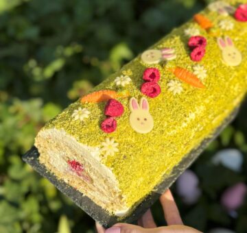 Pistáciová roláda s malinou