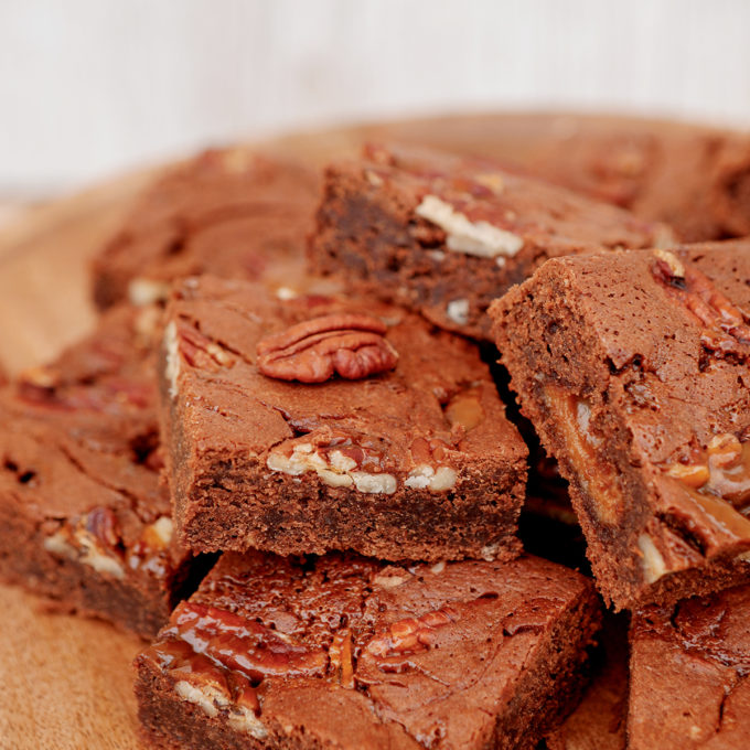 Karamellás & pekándiós brownies