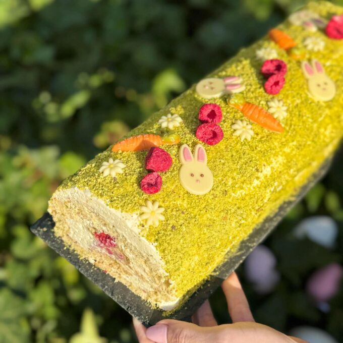 Pistáciová roláda s malinou